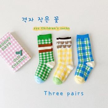 Líneas de Calcetines con Motivo Floral a Cuadros