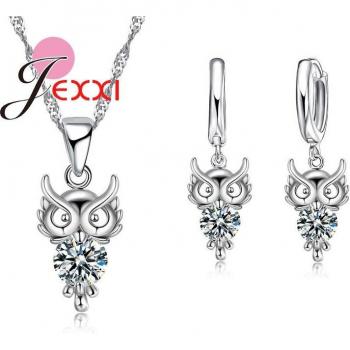 Conjunto de colgante y aretes de búho encantador