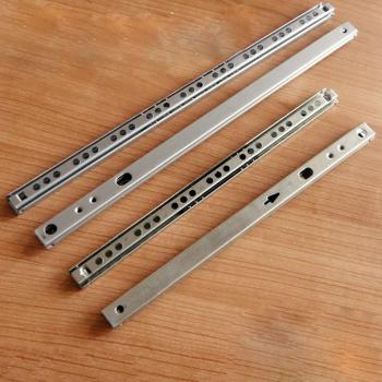 Punto guía micro de acero 17 mm, dos secciones y bolas deslizantes para cajones