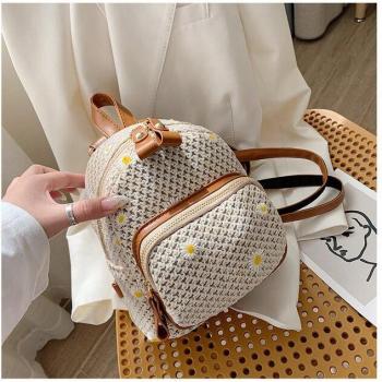 Mini mochila bohemia de paja femenina