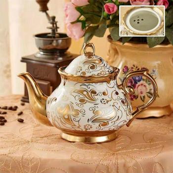 Tasse à café, soucoupe et cuillère assorties