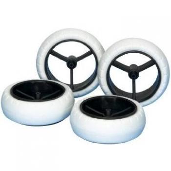 Cerchi a tre razze con gomme curve bianche