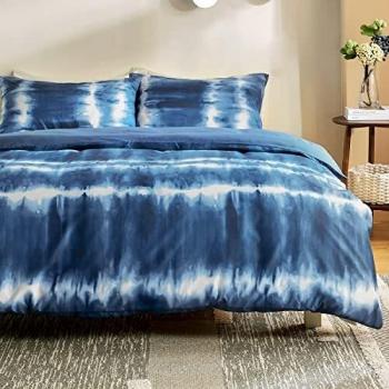 Super King Duvet Cover Set in Navy by Bedsure, featuring Tie-Dye Microfiber and 2 Pillowcases