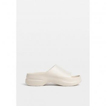 Stradivarius Rubberised sliders ECRU 9