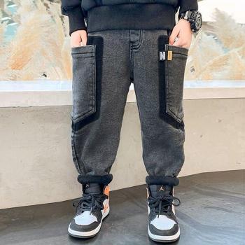 Ropa infantil: pantalones vaqueros otoñales