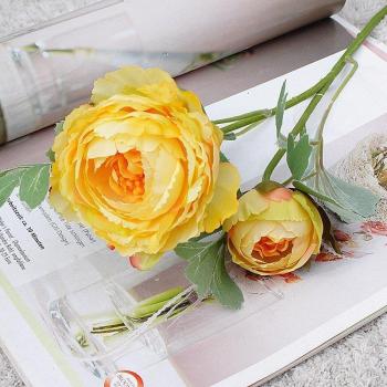 Branche de pivoine en soie avec feuilles vertes