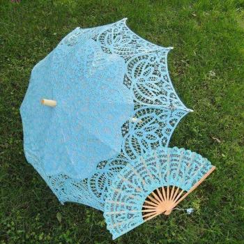 Bestickter Sonnenschirm im eleganten Stil
