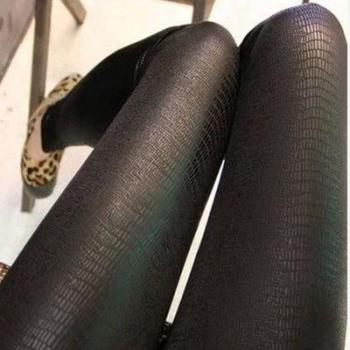 Pantalones ajustados de piel de serpiente