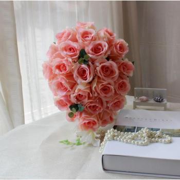 Bouquet de mariée en cascade rose