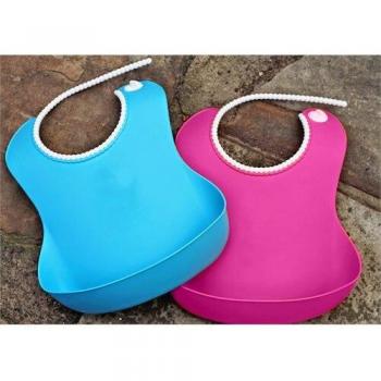Bavoir Rouge en Silicone avec Design Pélican