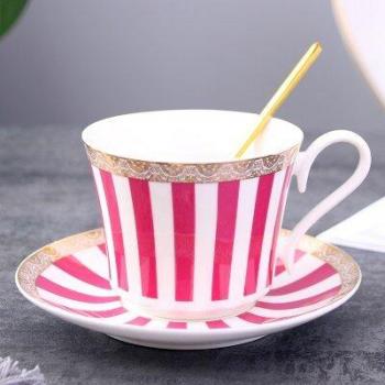 Paris Tee Tasse mit Untertasse und Goldlöffel, 225ml
