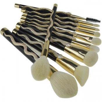Brochas de maquillaje con diseño de serpiente