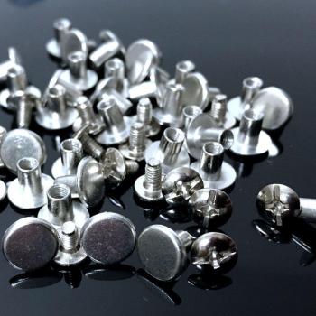 Rivets en cuir argentés 8×7 mm – Pointes plates & vis – Kit de 100 unités