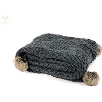 Soft Touch Pom Pom Throw – 125 × 150 cm