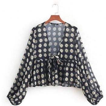 Camisa larga informal con cuello vuelto