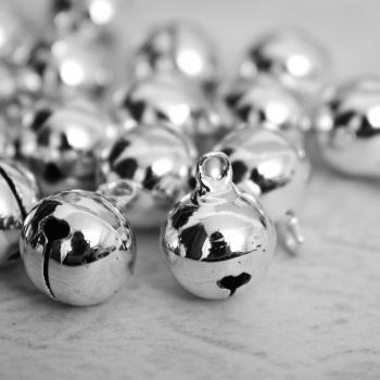 Collier Accessoire Festif 20 mini Arbres de Noël 14 mm