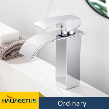 Mitigeur d'eau chromé pour lavabo