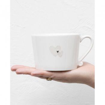 Tasse mit Herzen in Beige