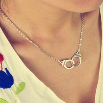 Gioiello Donna: Ciondolo Manette per Festa