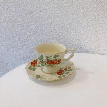 Juego Premium de Tazas y Platillos de Porcelana