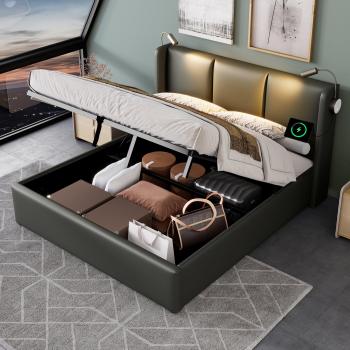 Lit coffre élégant 140x200 cm avec sommier à lattes, lampes de lecture et ports USB, en PU gris