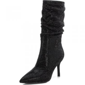 Botas Xti para mujer modelo 143023 en color negro