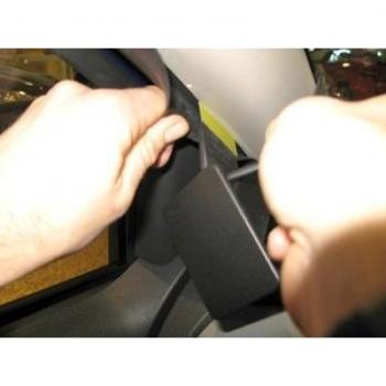 Brodit ProClip Links Dacia Sandero 2013-2021