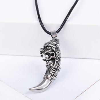 Punk Wolf‑Glaive Chain