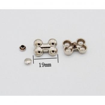 Cuir & Métal : La Série Rivets Stud