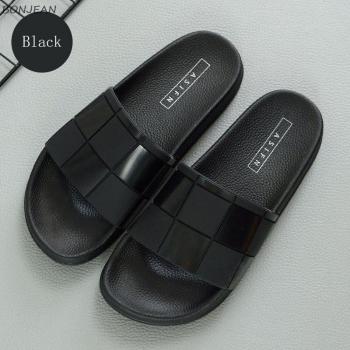 Chaussures plates d'intérieur pour toute la famille