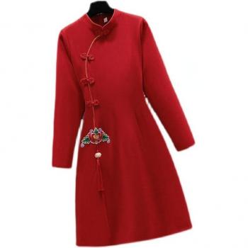 Qipao Rojo de Manga Larga para Mujer, Vestido Tradicional Chino Talla Grande con Detalles de Borlas