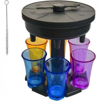 Vasos de vino y dispensador de cerveza