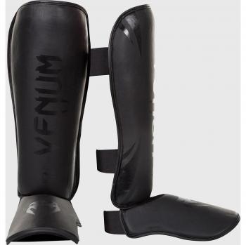 Espinillera Venum Challenger Standup, color negro mate