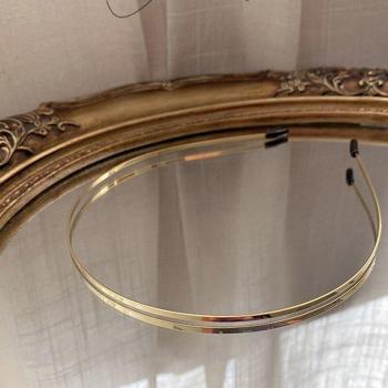 Elegant Gold Hair Accessory for Parties