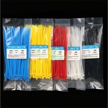 Paquete de sujetadores de cable de nylon en diferentes tamaños