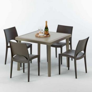 Design Accogliente: Tavolo e Sedie in Colori Vivaci