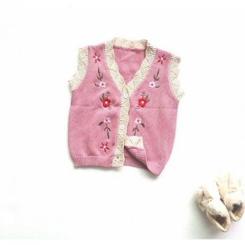 Veste douce bébé fille col V en tricot