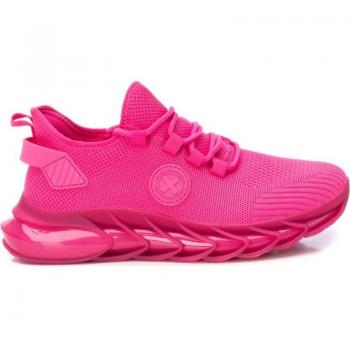 Zapatilla casual de mujer XTI 142475 fucsia