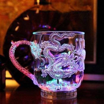 Induktive LED Trinkbecher mit Drachenmotiv