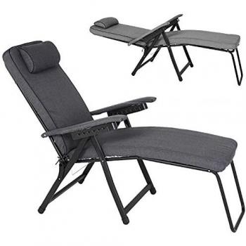 Tutti questi nomi si riferiscono allo stesso prodotto, vale a dire un'sdraio regolabile con poggiapiedi di colore grigio. Le differenze nei nomi sono principalmente nella formattazione e nell'uso di maiuscole o minuscole, nonché nella presenza o assenza 