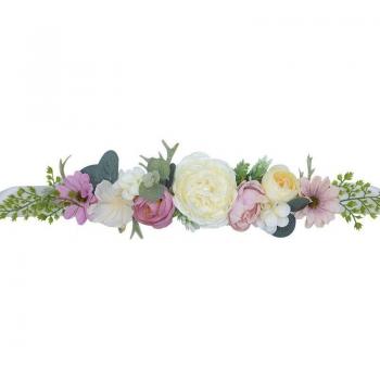 Robe élégante en mariage avec accessoires de ceinture et ornements floraux