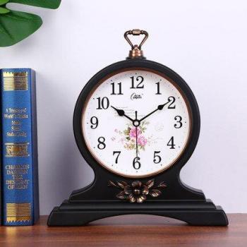 Große Wanduhr für das Wohnzimmer