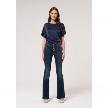 Calça Bootcut em Denim Stretch com Lavagem Média