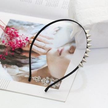 Pincelada Punk: Cinta de Metal con Remaches