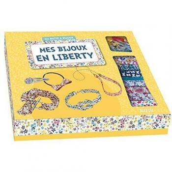 Mes bijoux en liberty : Avec 1 pompon, 1 grelot, 1 barette, 1 anneau, 1 chaîne-bille