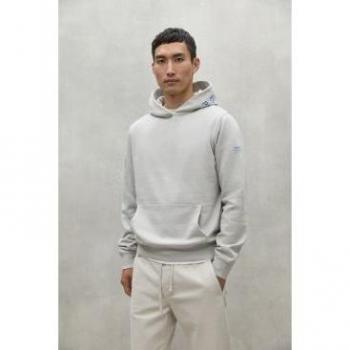 Sostenibilidad en Gris Hombre