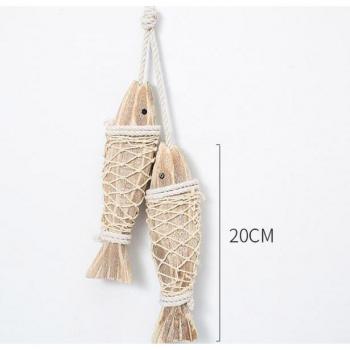 Mediterrane Wanddekoration mit Holzfischen