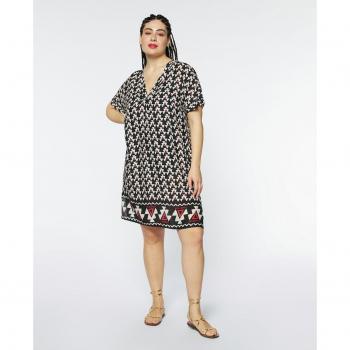 Todos los nombres en la lista hacen referencia al mismo producto: un vestido tipo pareo de baño con estampado étnico, que puede ser encontrado en tiendas como Fiorella Rubino