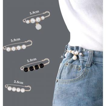 Broche de vestido con perlas