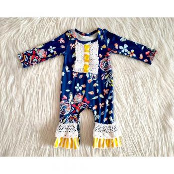 Traje de Mameluco con Detalles de Volantes